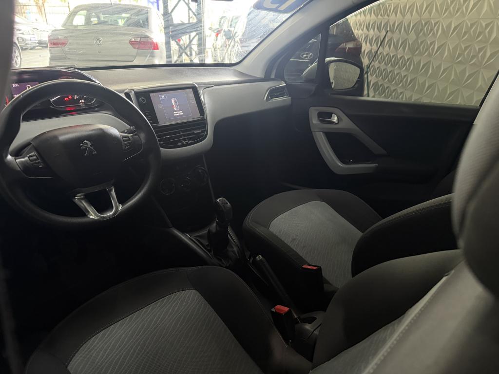 PEUGEOT 208 - Foto