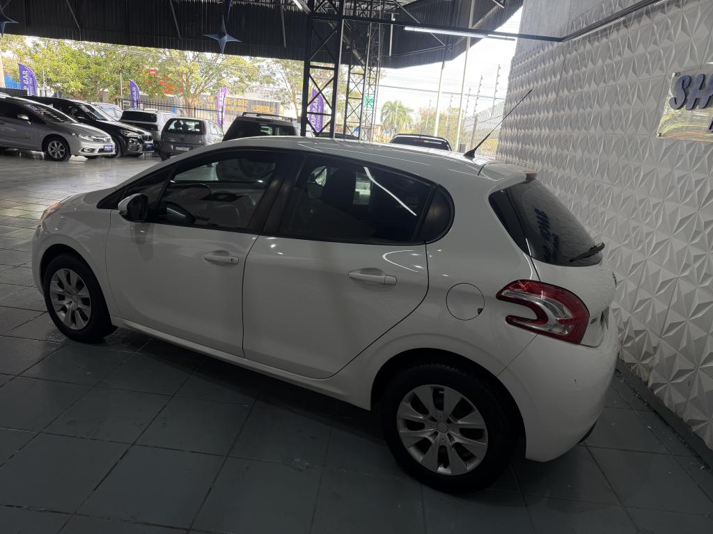 PEUGEOT 208 - Foto