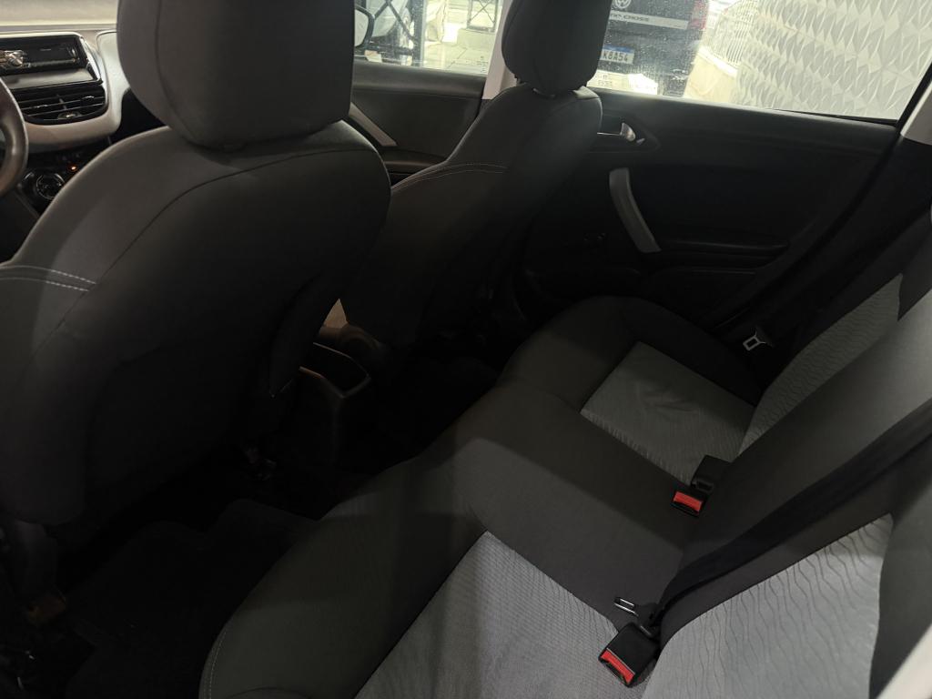 PEUGEOT 208 - Foto