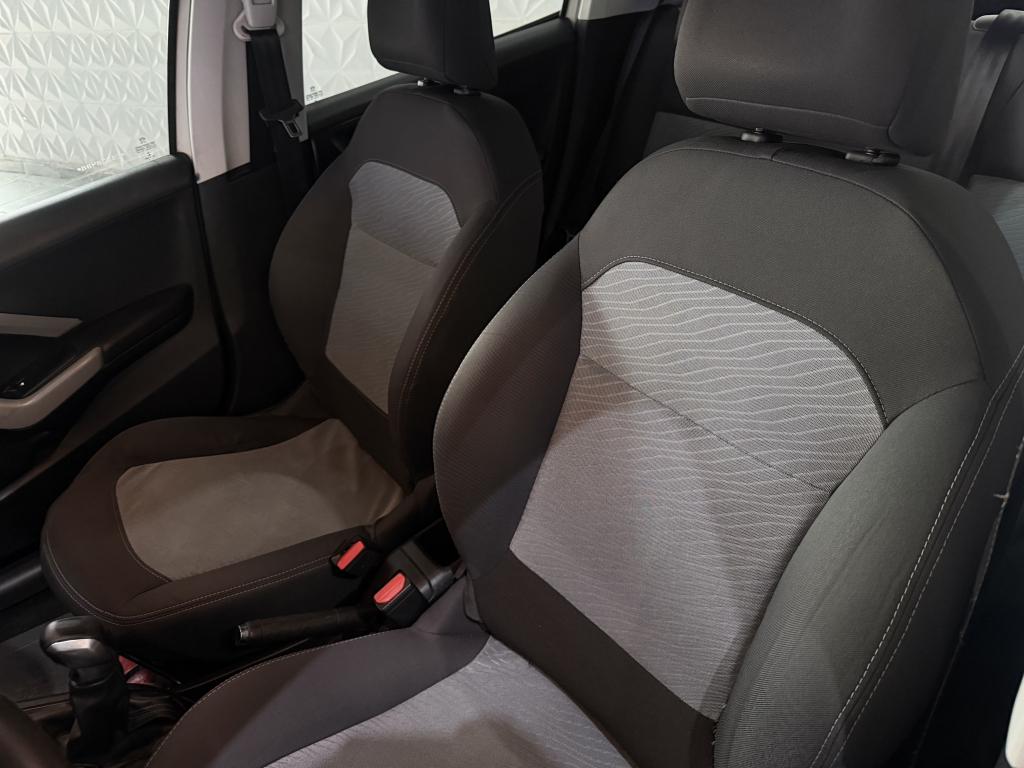 PEUGEOT 208 - Foto