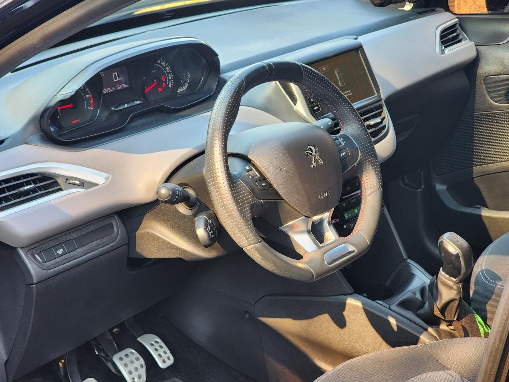 PEUGEOT 208 - Foto