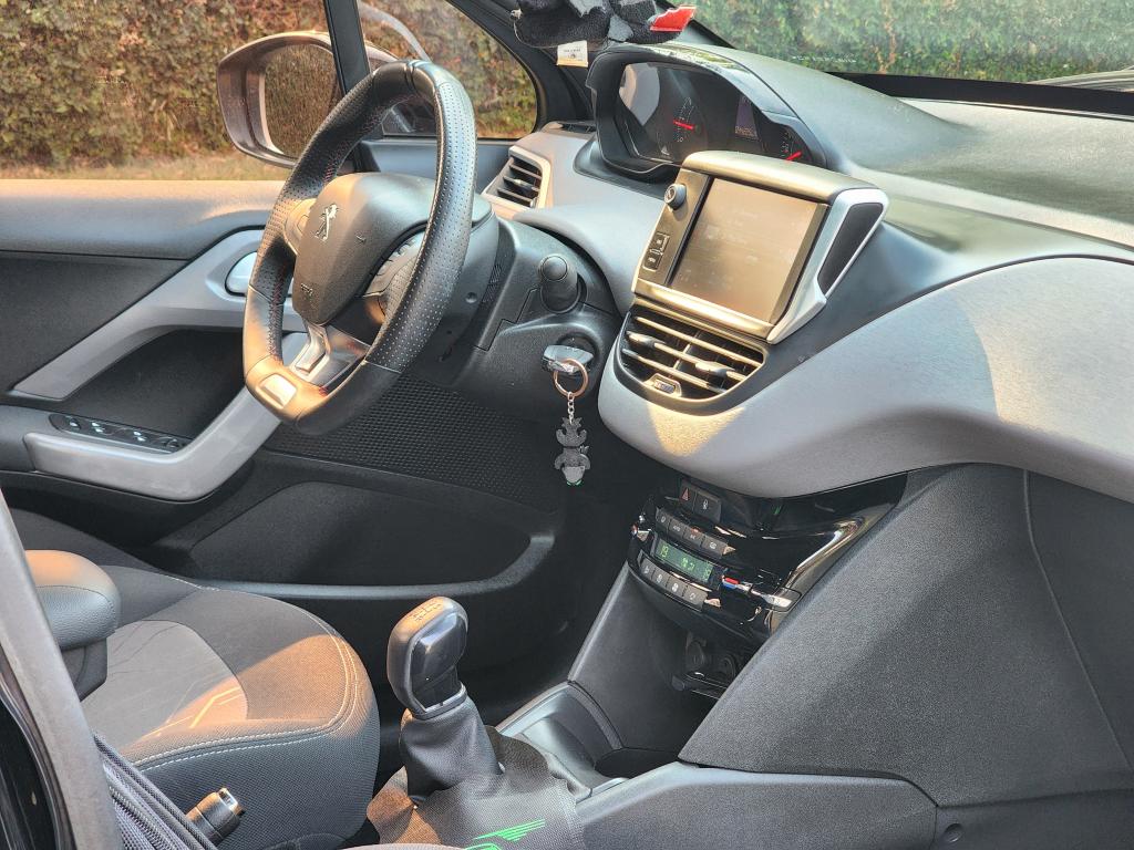 PEUGEOT 208 - Foto
