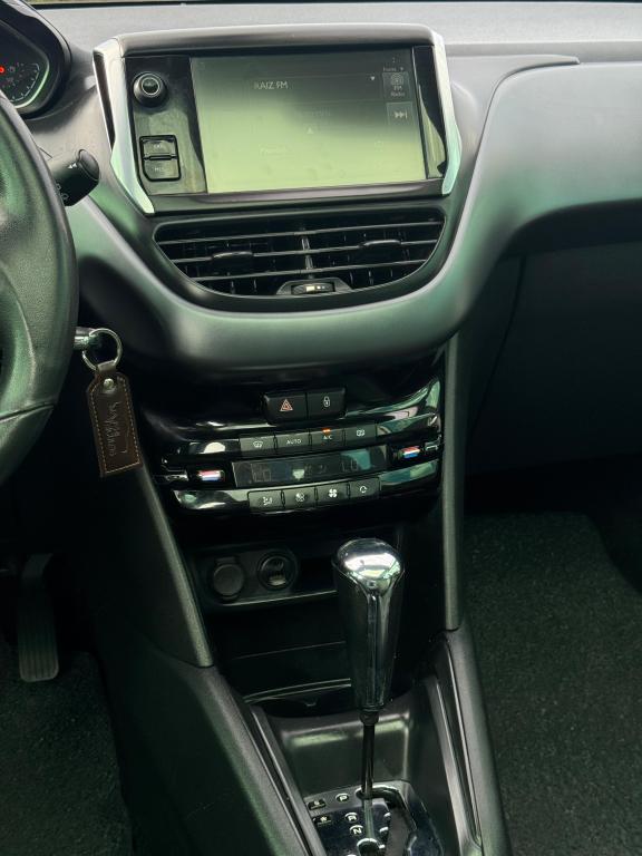 PEUGEOT 208 - Foto
