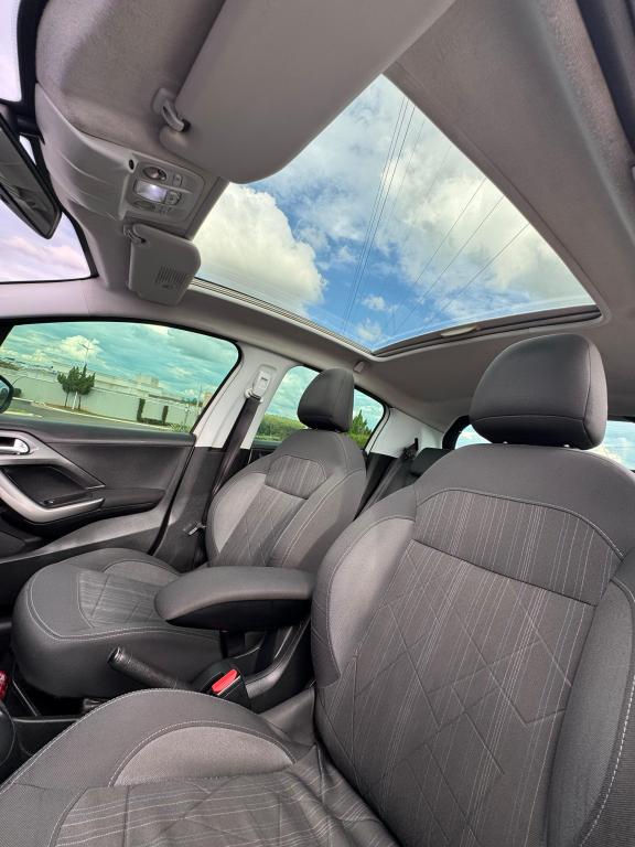 PEUGEOT 208 - Foto