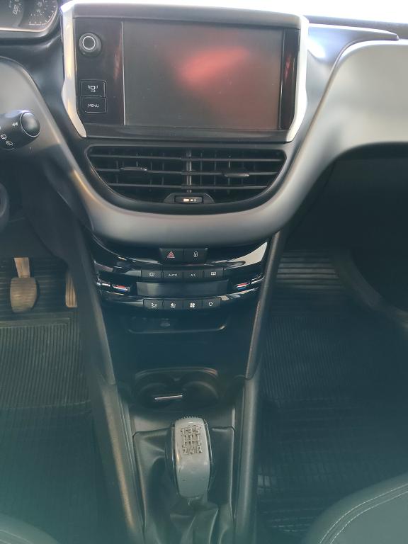 PEUGEOT 208 - Foto