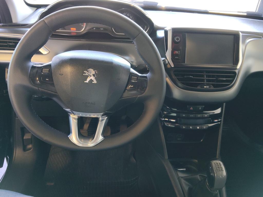 PEUGEOT 208 - Foto