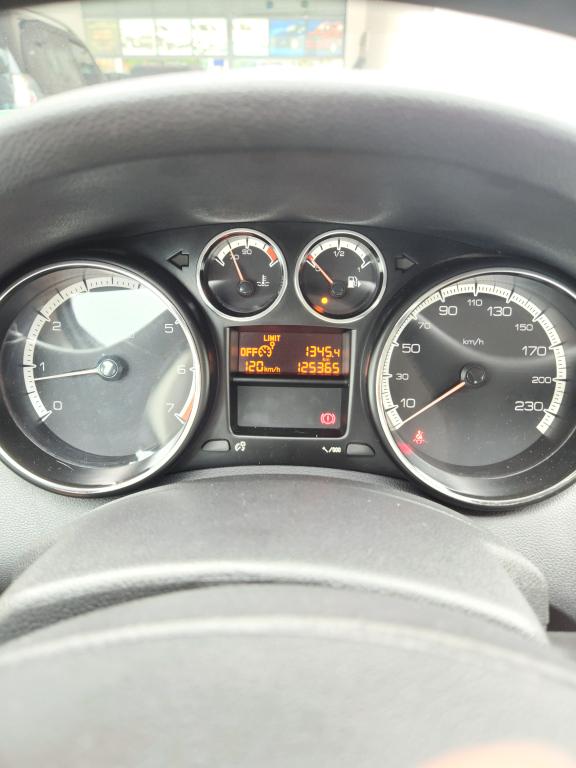 PEUGEOT 408 Sedan - Foto