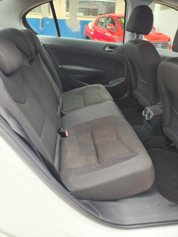 PEUGEOT 408 Sedan - Foto