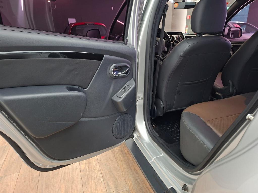 RENAULT Duster - Foto