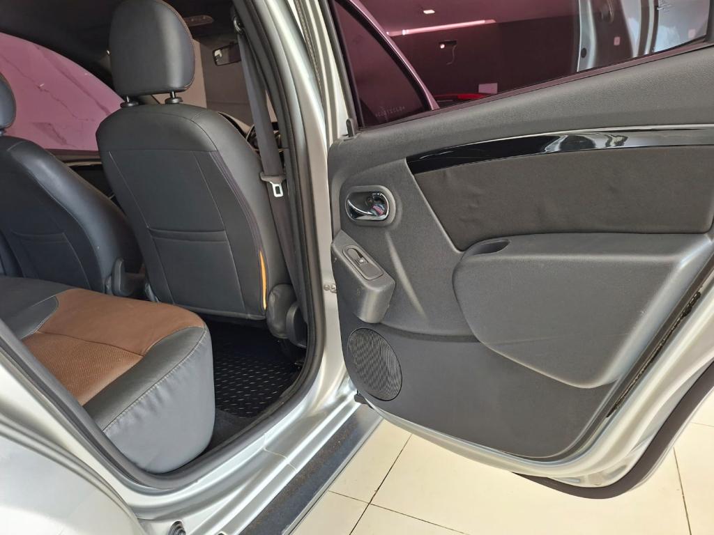 RENAULT Duster - Foto