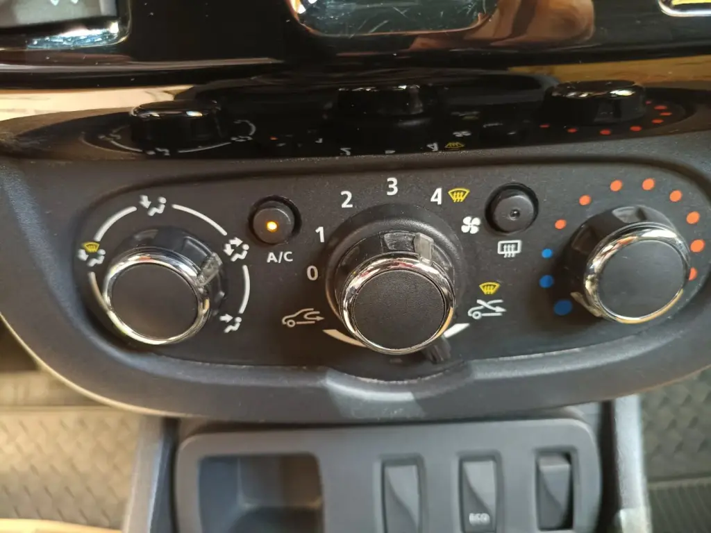 RENAULT Duster - Foto