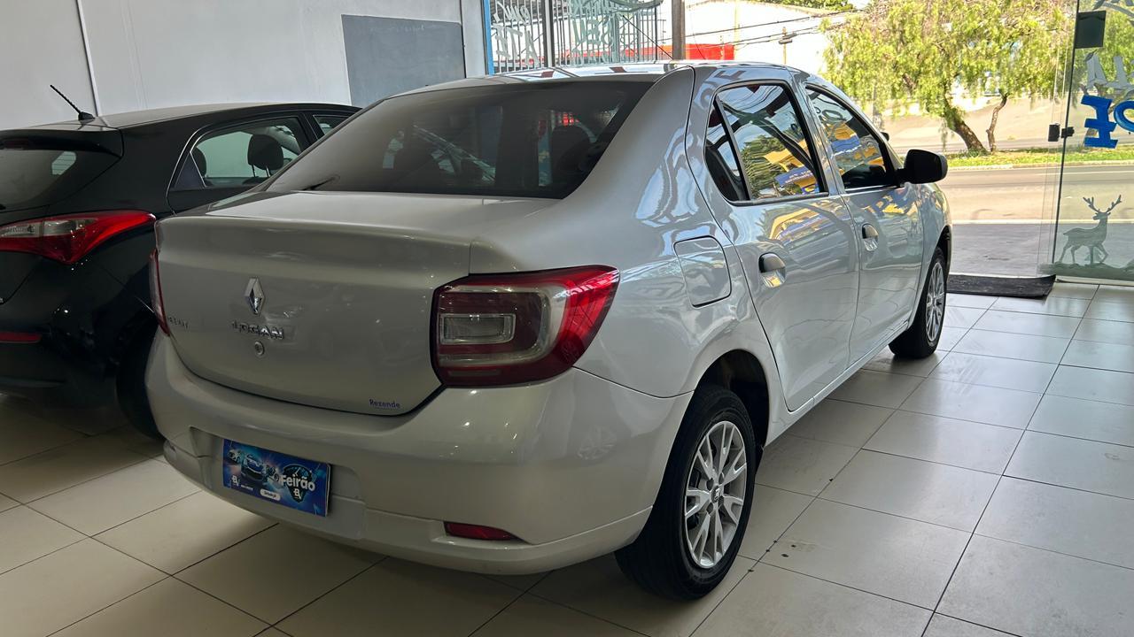 RENAULT Logan - Foto