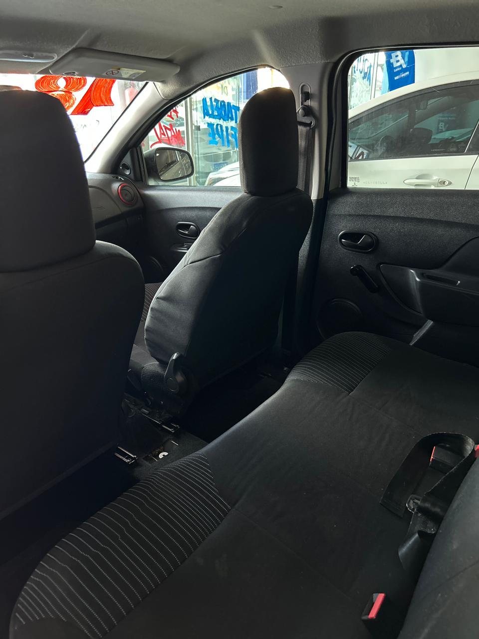 RENAULT Logan - Foto