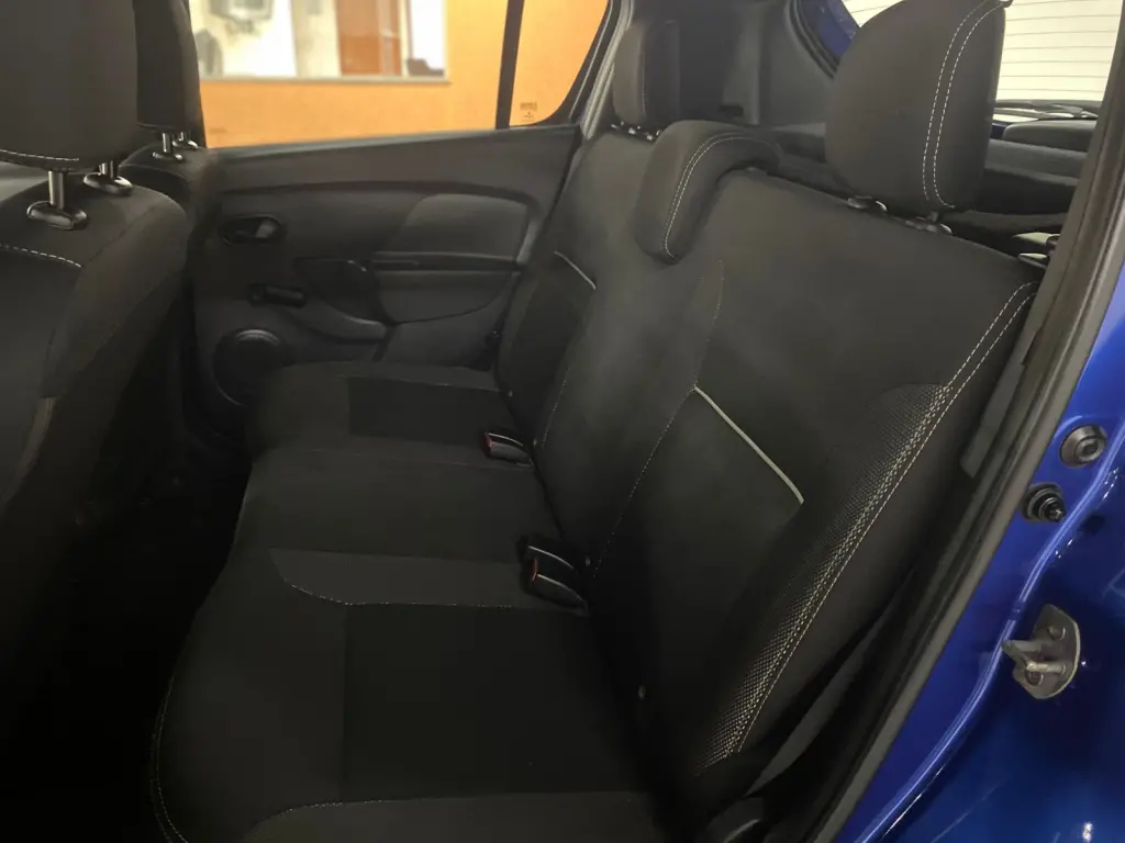 RENAULT Sandero - Foto
