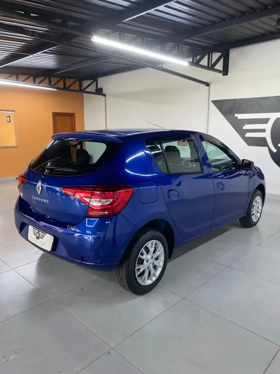 RENAULT Sandero - Foto