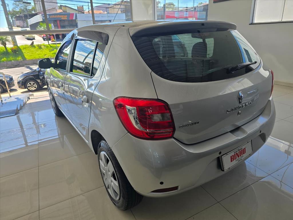 RENAULT Sandero - Foto