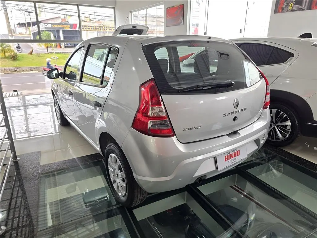 RENAULT Sandero - Foto