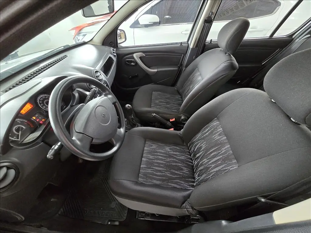 RENAULT Sandero - Foto