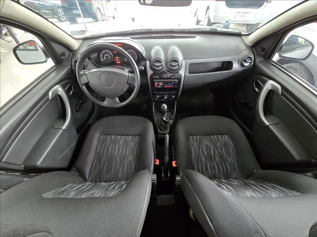 RENAULT Sandero - Foto