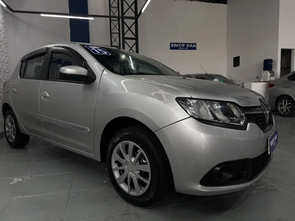 RENAULT Sandero - Foto