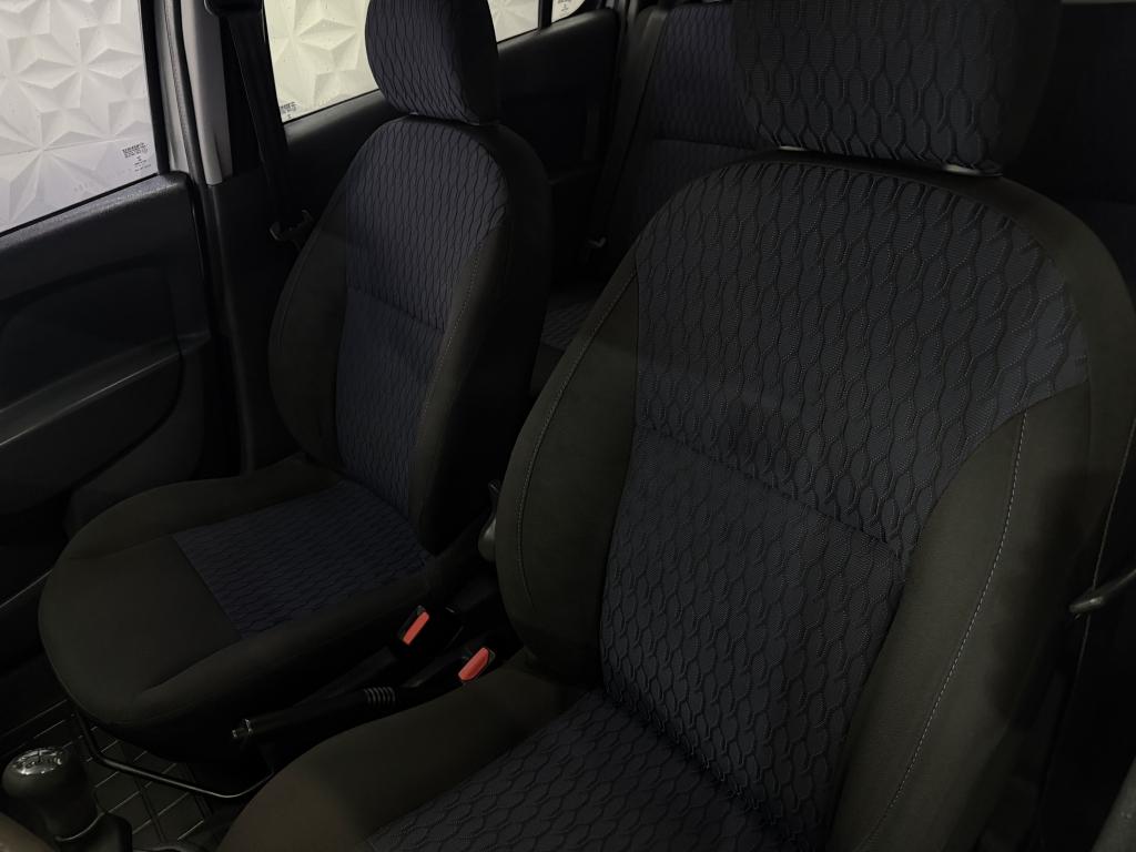 RENAULT Sandero - Foto