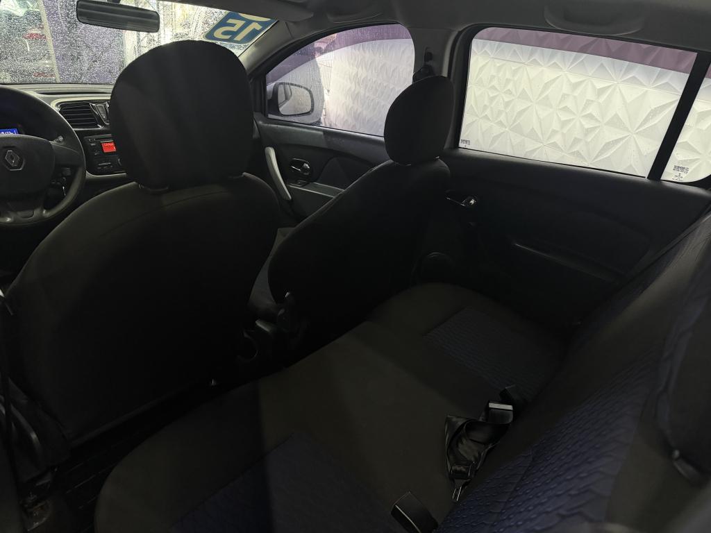 RENAULT Sandero - Foto