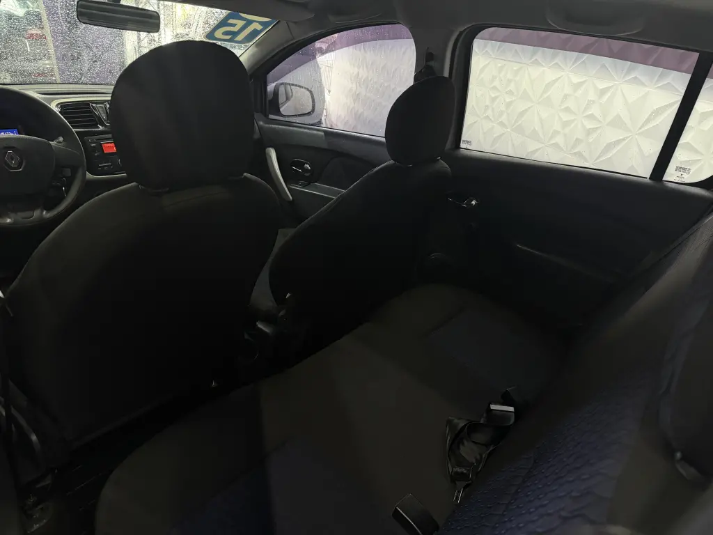 RENAULT Sandero - Foto