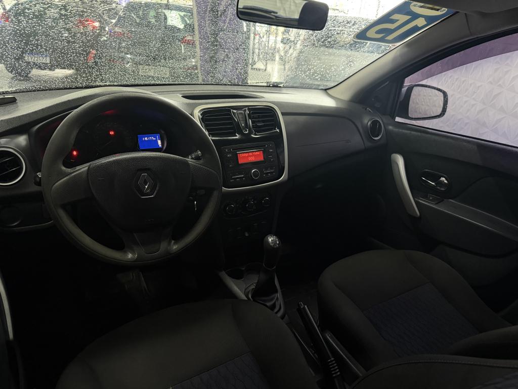 RENAULT Sandero - Foto