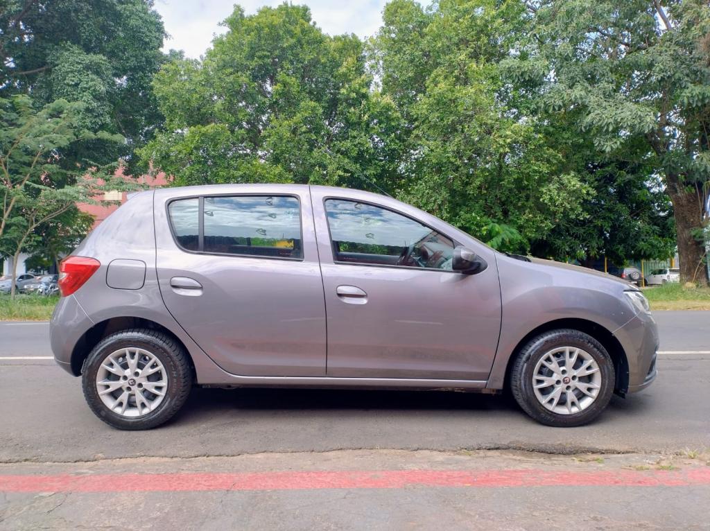 RENAULT Sandero - Foto