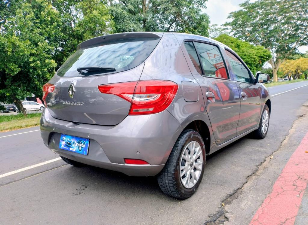 RENAULT Sandero - Foto