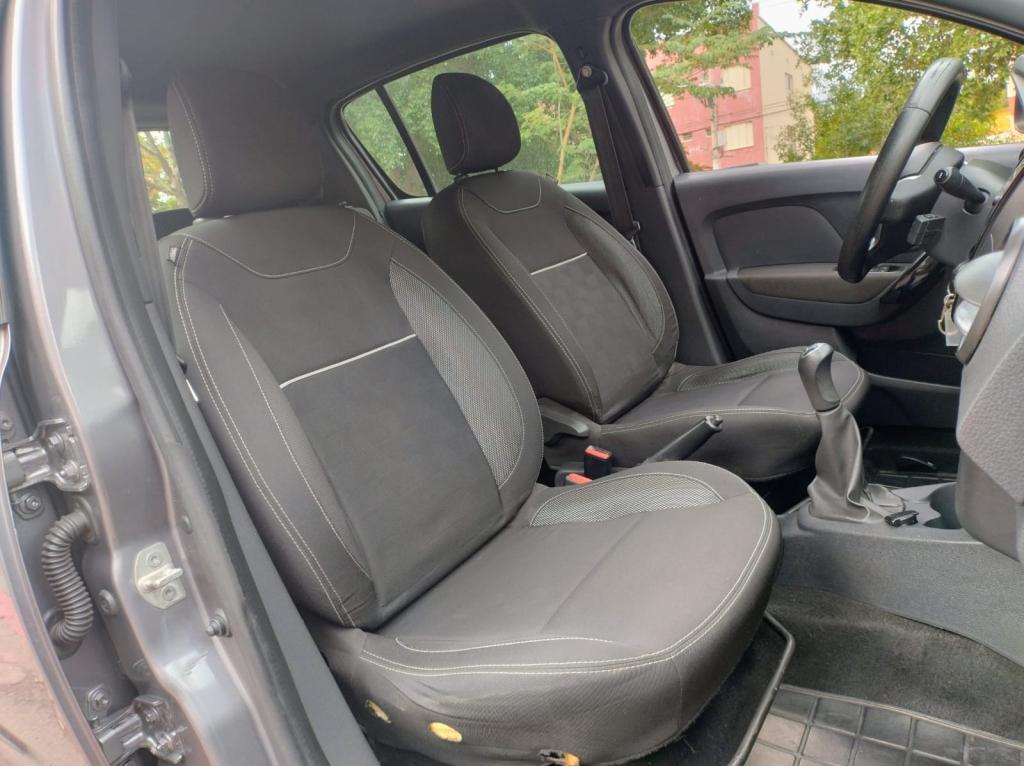 RENAULT Sandero - Foto