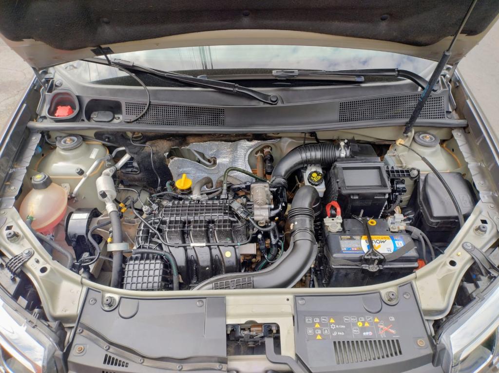 RENAULT Sandero - Foto