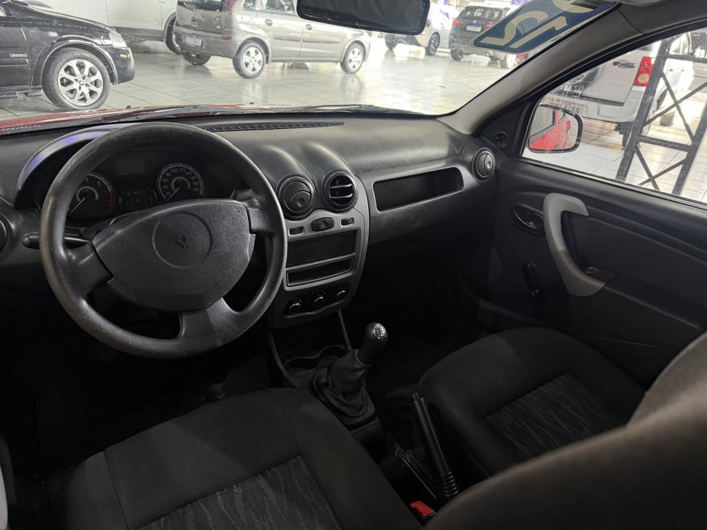 RENAULT Sandero - Foto
