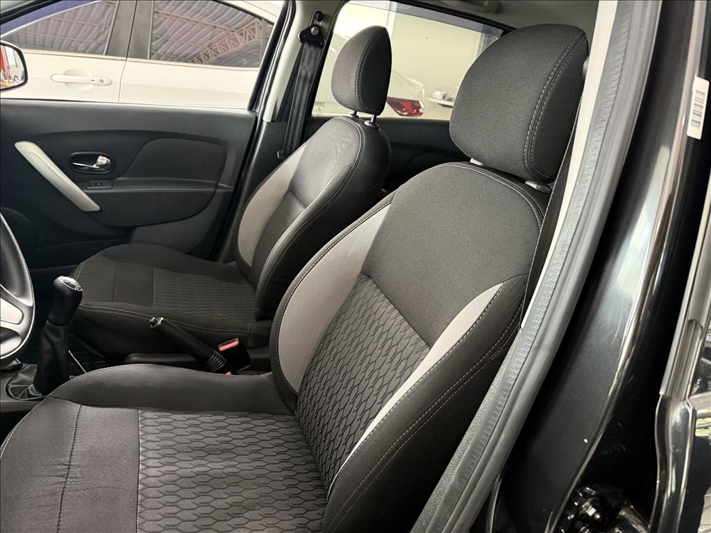 RENAULT Sandero - Foto