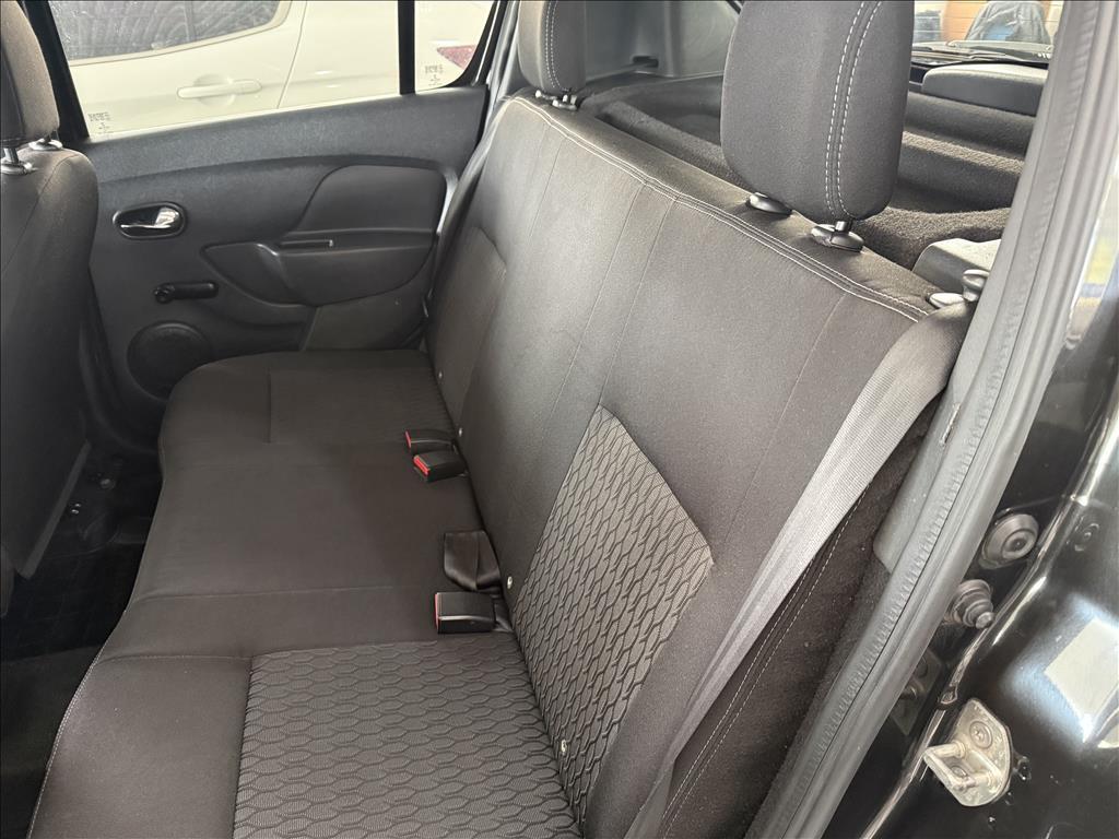 RENAULT Sandero - Foto