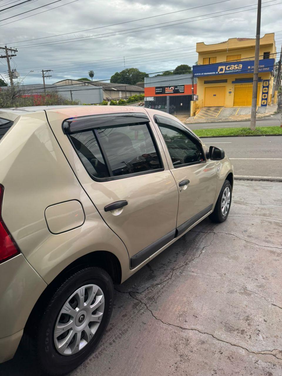 RENAULT Sandero - Foto