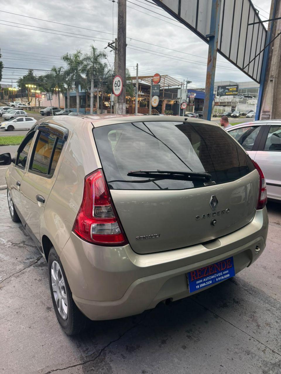 RENAULT Sandero - Foto