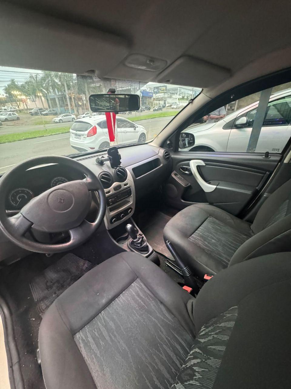 RENAULT Sandero - Foto