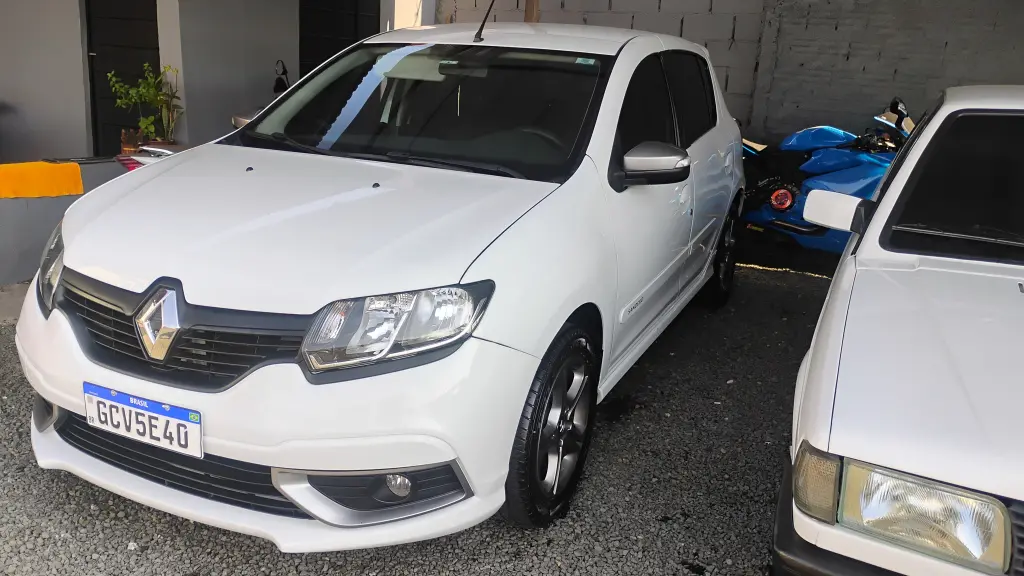 RENAULT Sandero - Foto