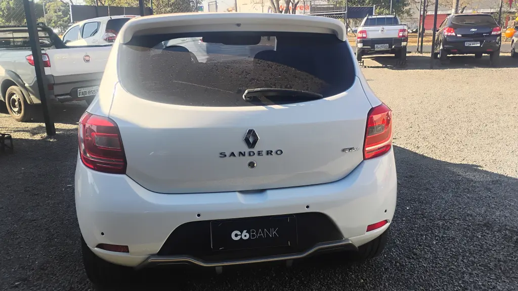 RENAULT Sandero - Foto