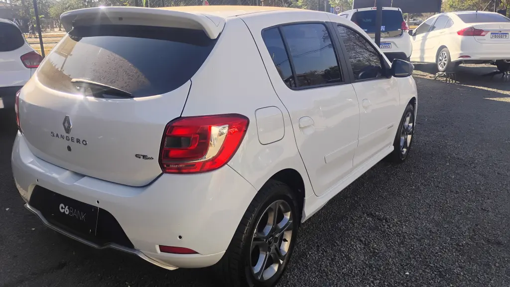 RENAULT Sandero - Foto