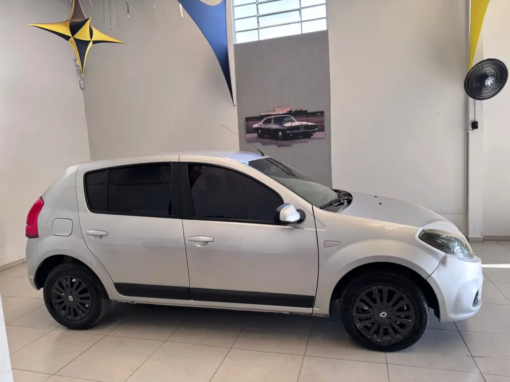 RENAULT Sandero - Foto