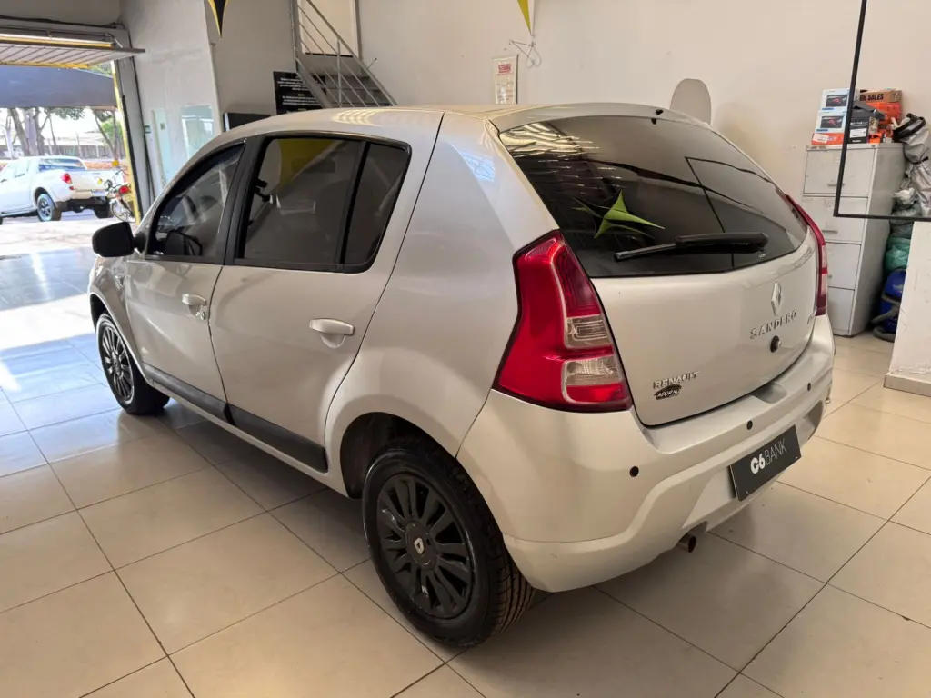 RENAULT Sandero - Foto