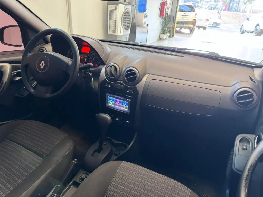 RENAULT Sandero - Foto