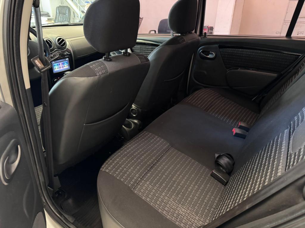 RENAULT Sandero - Foto