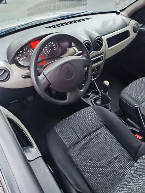 RENAULT Sandero - Foto