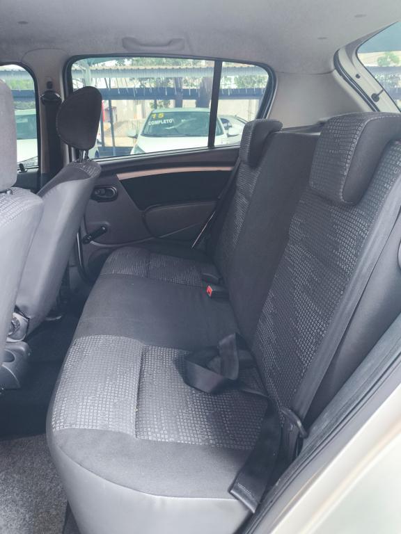 RENAULT Sandero - Foto