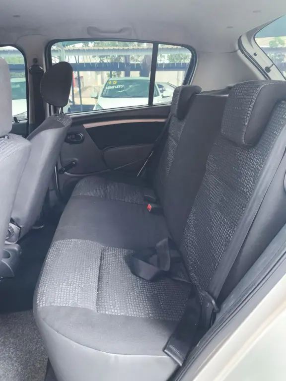 RENAULT Sandero - Foto