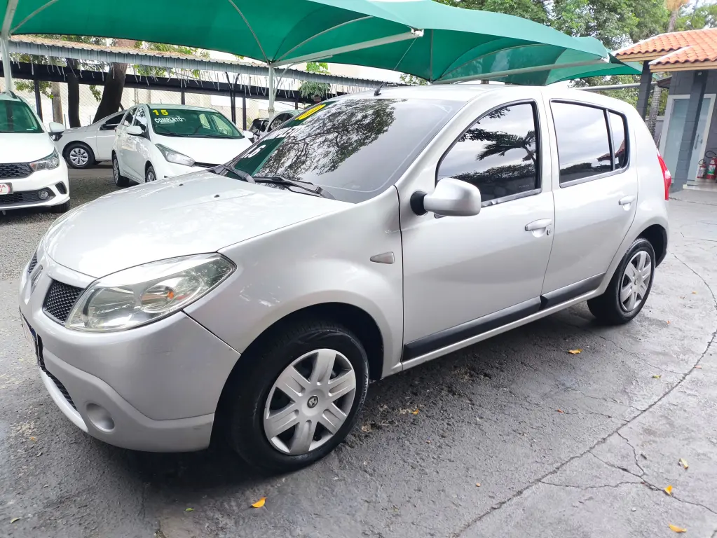 RENAULT Sandero - Foto