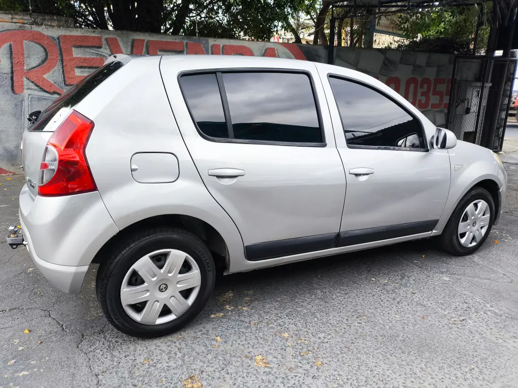 RENAULT Sandero - Foto